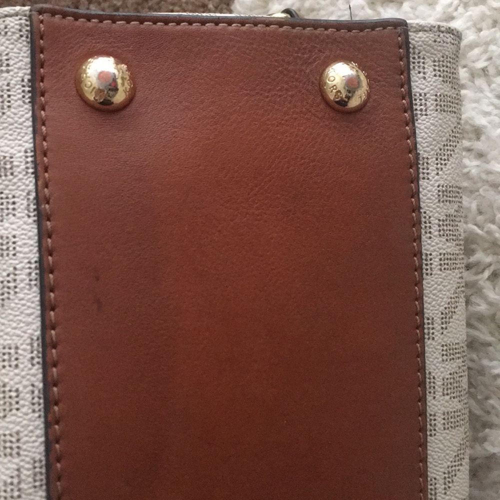 Large Michael Kors Hamilton Purse - Picture 5 of 5